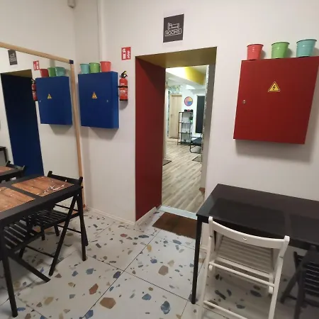 Bar-celona - & Beds Homestay *