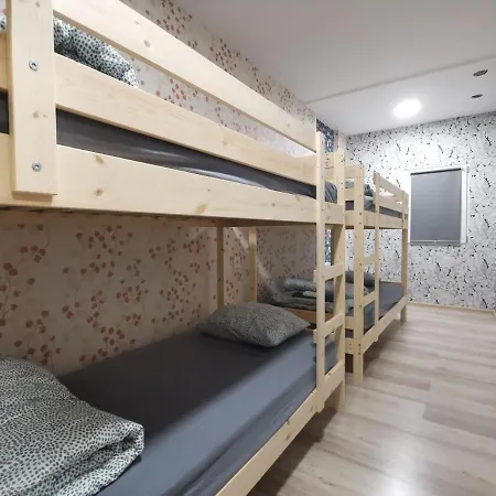 Bar-celona - & Beds Homestay *