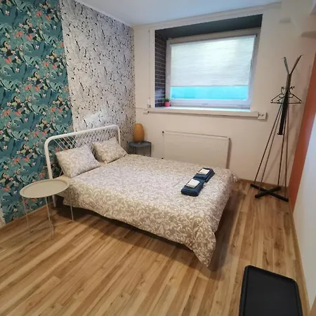Bar-celona - & Beds Homestay *